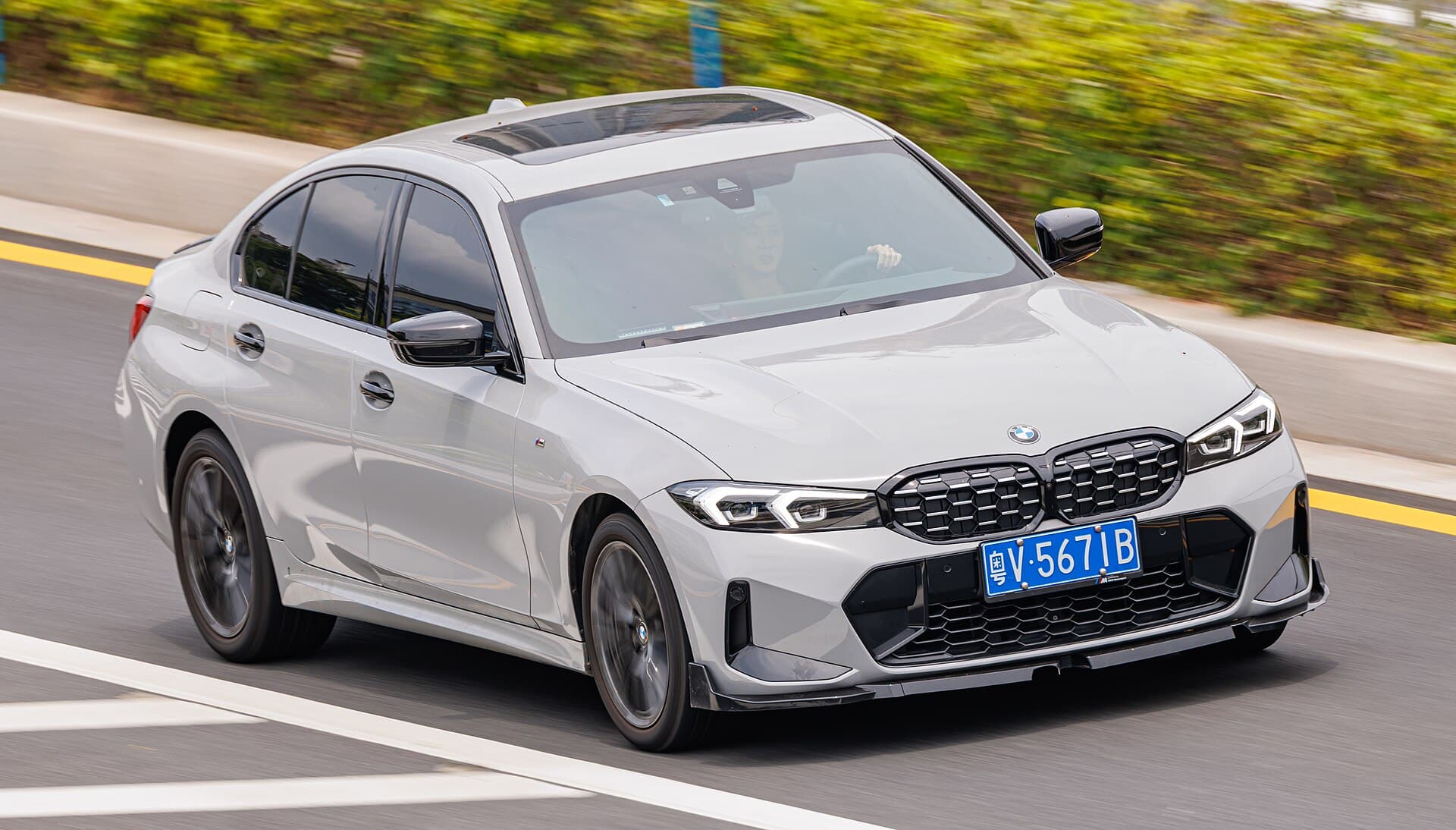 BMW 320i 2022 ქირავდება საქართველოში