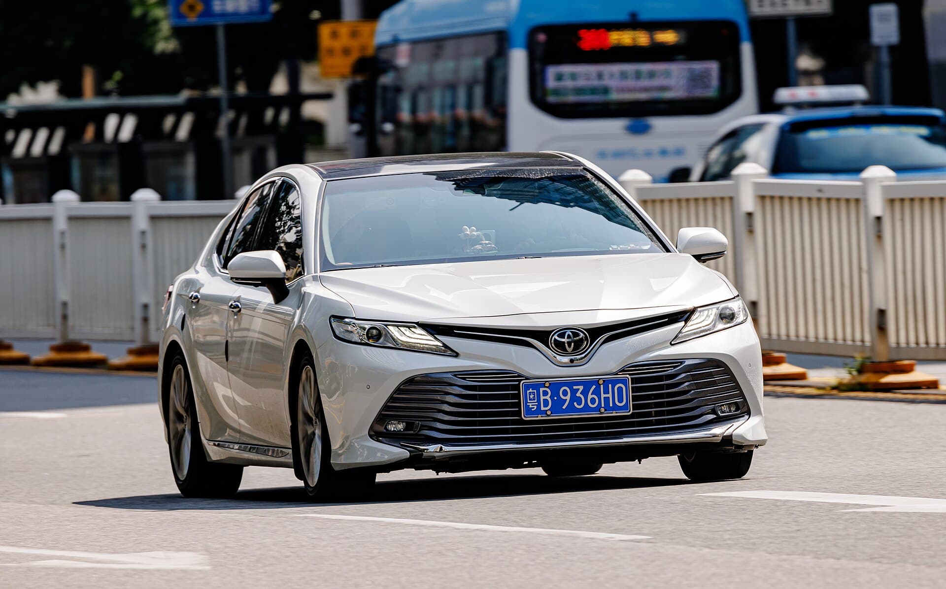 Toyota Camry 2023 ქირავდება საქართველოში