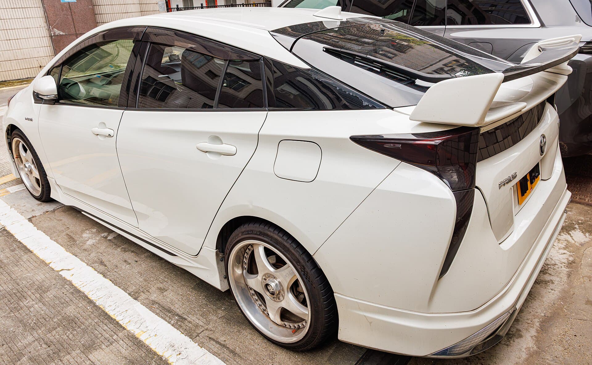 Toyota Prius 2023 ქირავდება საქართველოში