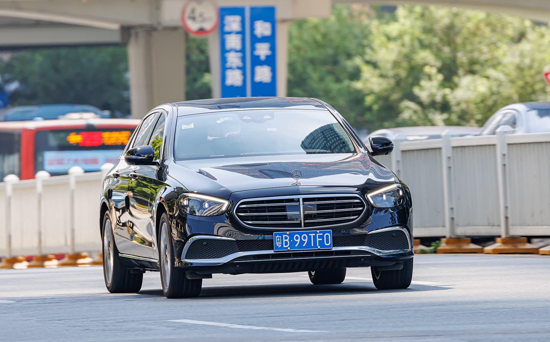 Mercedes-Benz E-Class 2023 ქირავდება საქართველოში